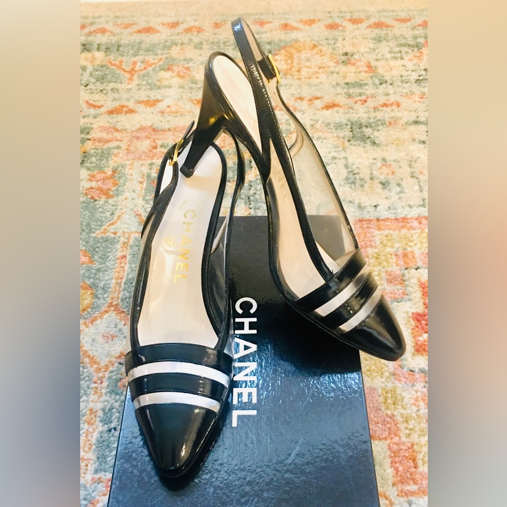 CHANEL Clear Black Patent Leather Cap Toe Slingback Pumps Piquet Bianco Nero 7